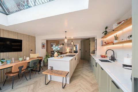 undefined, Westlecot Road, Old Town, Swindon, SN1