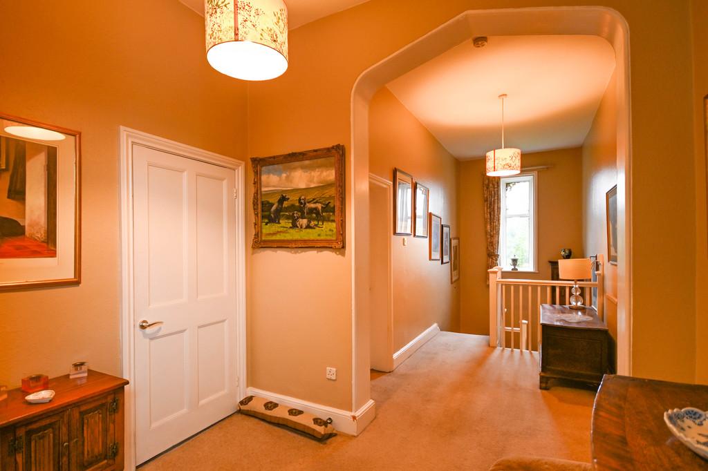 Spacious Landing Photo 10 -8808