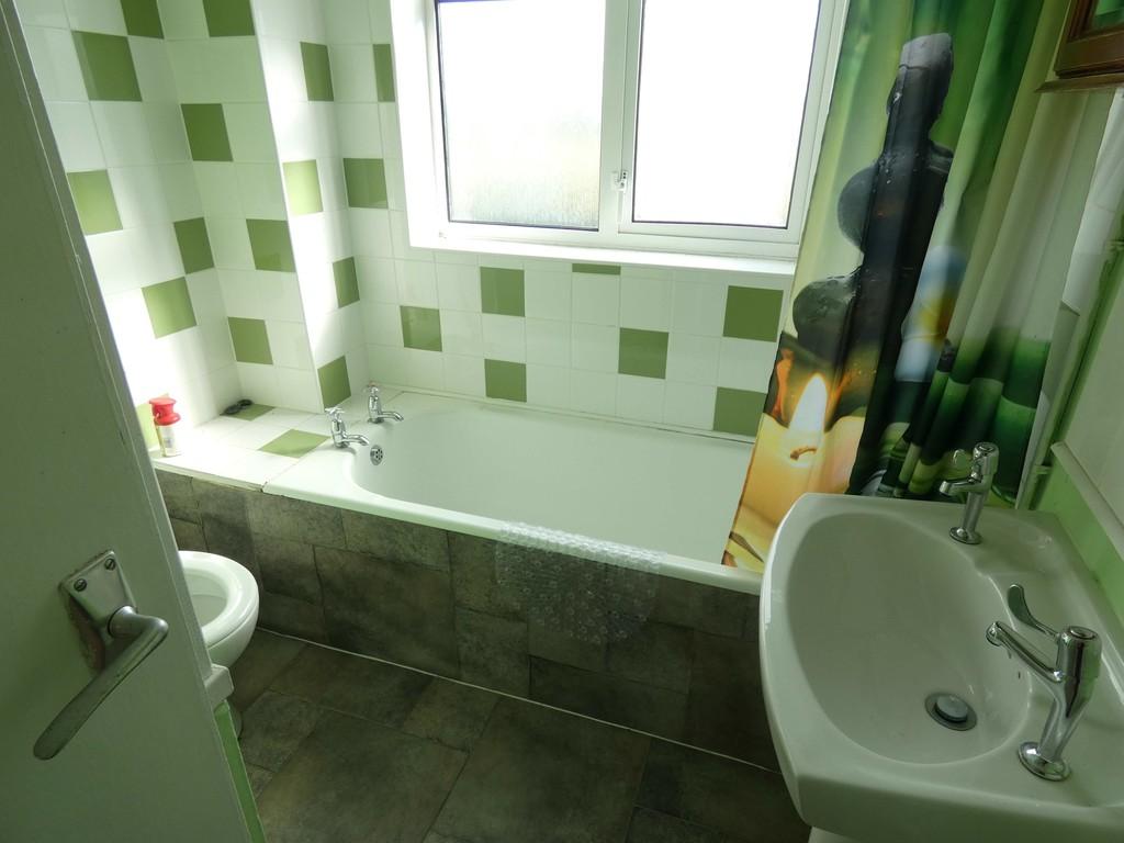 Cottage bathroom Photo 26
