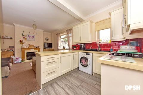 undefined, The Avenue, Outwood
