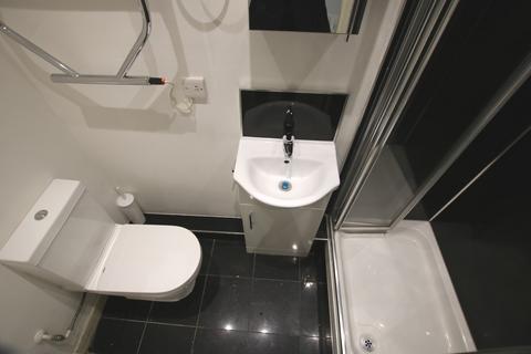 1 bedroom in a flat share to rent, Chatsworth Road, London