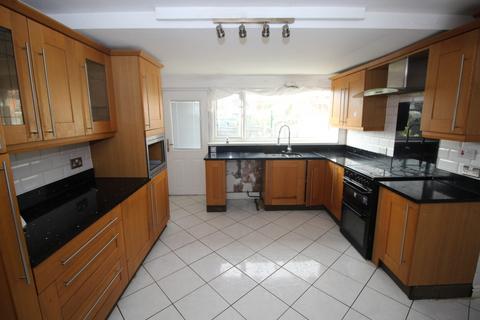 2 bedroom terraced house to rent, Manor Road, Wakefield