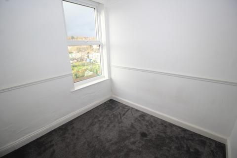2 bedroom terraced house to rent, Manor Road, Wakefield