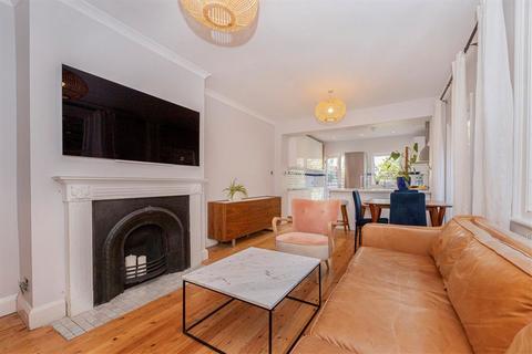2 bedroom flat for sale, Mandalay Road, London SW4