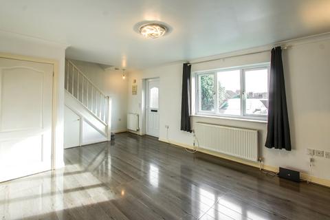 2 bedroom terraced house to rent, Hulberts Court, Yeovil