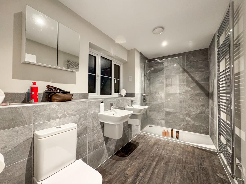 Hart avenue bathroom 4