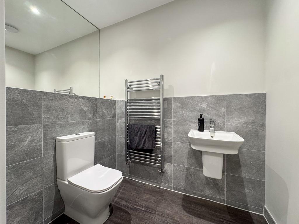 Hart avenue bathroom 2