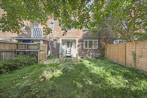 4 bedroom flat to rent, Canrobert Street, London E2