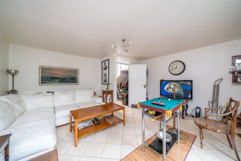 3 bedroom apartment for sale, Winchester Avenue, London, NW6