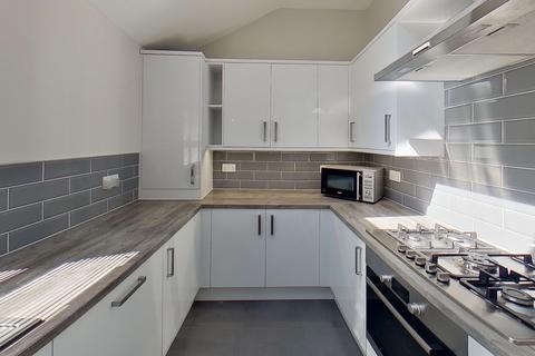 6 bedroom terraced house to rent, Douglas Road, Nottingham, NG7