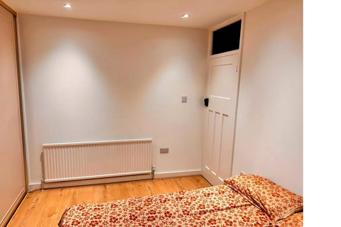 1 bedroom in a house share to rent, Blenheim Road, Harrow HA2