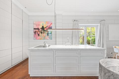 3 bedroom mews to rent, Kersley Mews, London