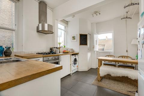 2 bedroom flat to rent, Queenstown Road, Battersea, London