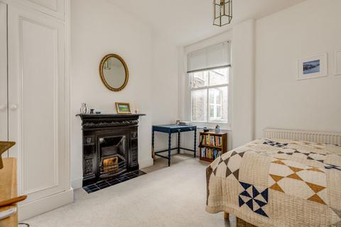 2 bedroom flat to rent, Queenstown Road, Battersea, London