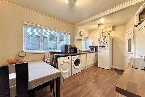 3 bedroom semi-detached house for sale, Mount Road, LANESFIELD, WV4 6LU