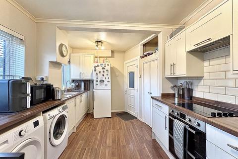 3 bedroom semi-detached house for sale, Mount Road, LANESFIELD, WV4 6LU