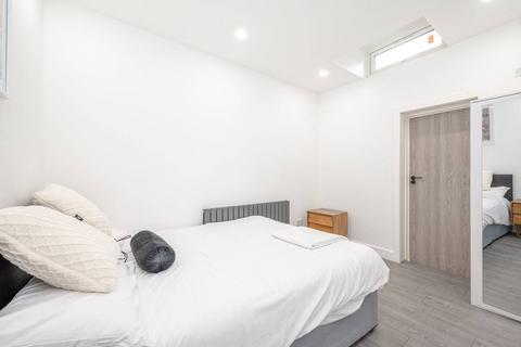 FINCHLEY ROAD, West Hampstead, London, NW3