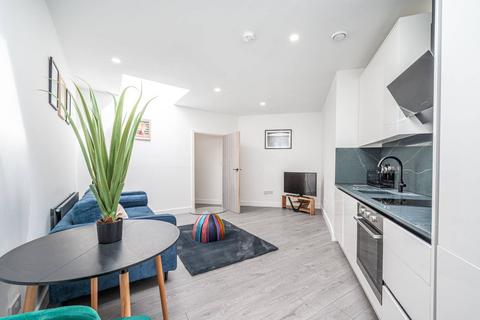 1 bedroom flat to rent, FINCHLEY ROAD, West Hampstead, London, NW3