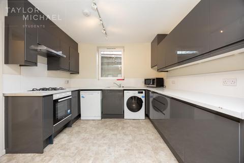 6 bedroom terraced house to rent, Edinburgh Road, Brighton