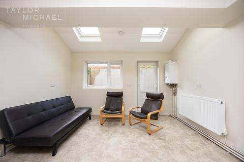 6 bedroom terraced house to rent, Edinburgh Road, Brighton