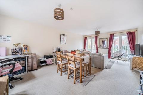 undefined, Superb modern 3 bed apartment in excellent location