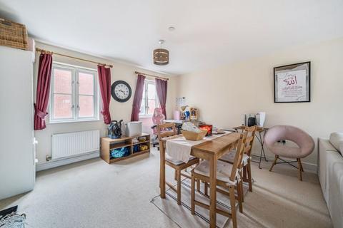 undefined, Superb modern 3 bed apartment in excellent location