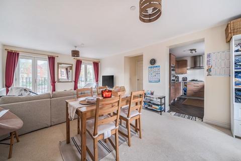undefined, Superb modern 3 bed apartment in excellent location