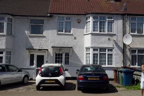 3 bedroom terraced house to rent, Byron Road, Harrow