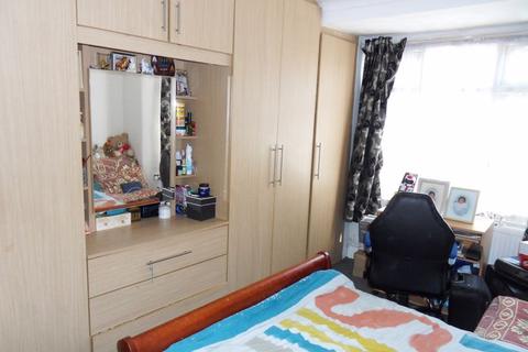 3 bedroom terraced house to rent, Byron Road, Harrow