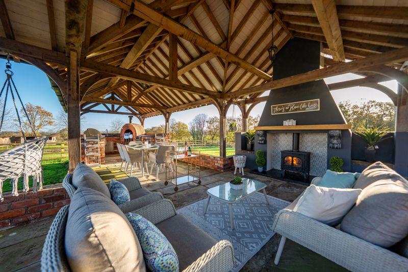 Outdoor BBQ/ Seating