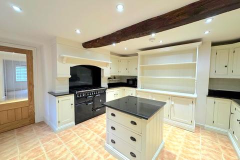 4 bedroom cottage for sale, Park Close, Earls Barton, Northamptonshire NN6