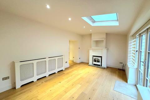 4 bedroom cottage for sale, Park Close, Earls Barton, Northamptonshire NN6