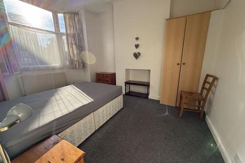 3 bedroom terraced house for sale, Smithpool Road, Stoke-On-Trent