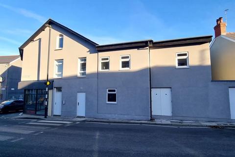 2 bedroom apartment to rent, Clifton Street, Caerphilly CF83