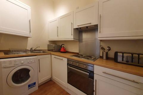 4 bedroom flat to rent, Brunswick Street, Edinburgh, EH7
