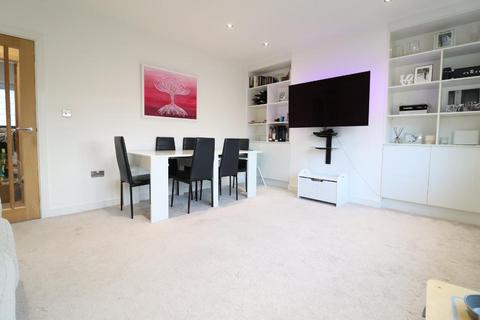 2 bedroom flat for sale, Edgware HA8
