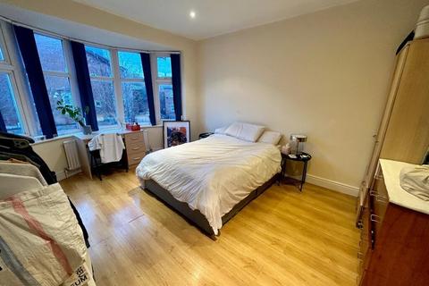 5 bedroom semi-detached house to rent, Brook Road, Manchester, M14 6UH