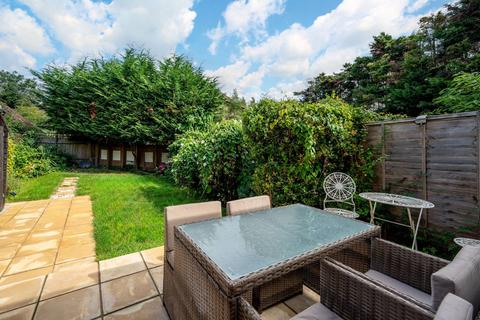 2 bedroom maisonette to rent, Perth Close, Raynes Park, London, SW20
