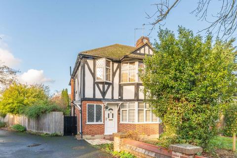 Perth Close, Raynes Park, London, SW20