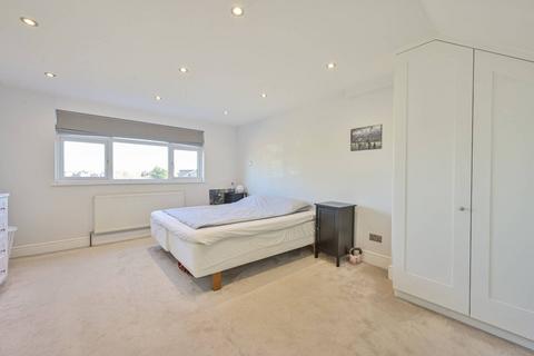 4 bedroom terraced house to rent, Aylward Road, Raynes Park, London, SW20
