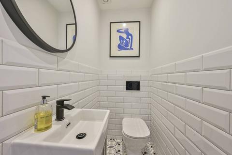4 bedroom terraced house to rent, Aylward Road, Raynes Park, London, SW20