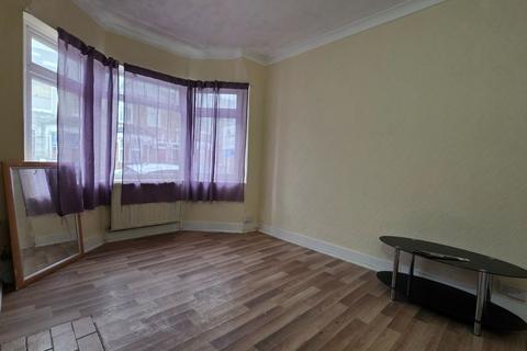 3 bedroom terraced house to rent, Mitcham Road, London