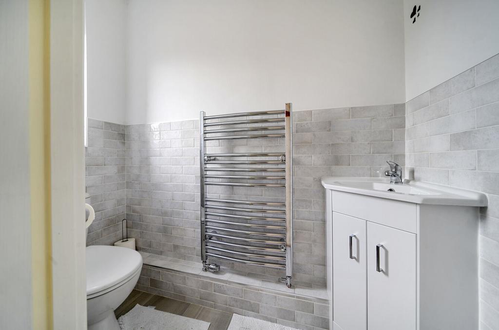 1383211-11-691c57...