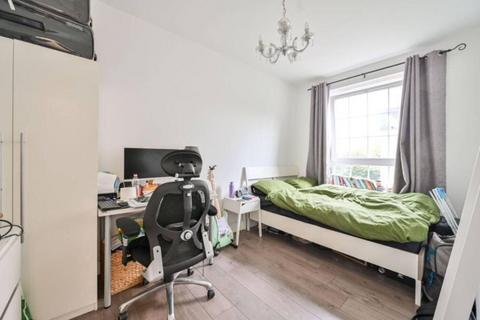 2 bedroom apartment for sale, Flat , Chilham House, Law Street, London