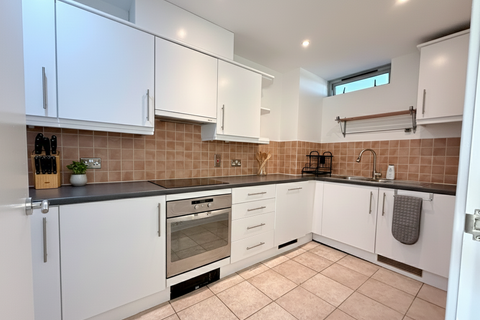 3 bedroom apartment to rent, Gerry Raffles Square, London
