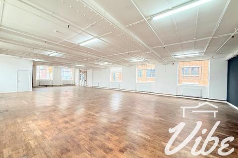 Mixed use to rent, 19 Greenwood Pl London NW5 1LB