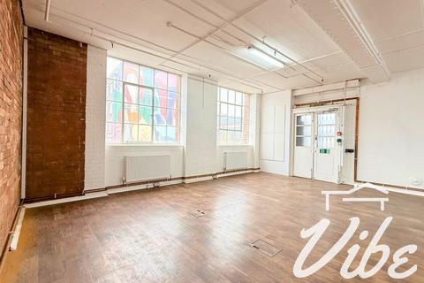 Mixed use to rent, 19 Greenwood Pl London NW5 1LB