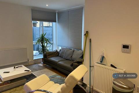 undefined, Fifth Avenue, London E12