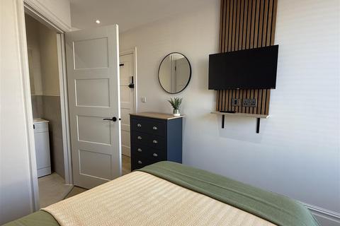 1 bedroom in a house share to rent, Kilworth Avenue, Southend on Sea