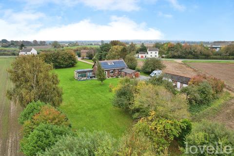 4 bedroom detached bungalow for sale, Stockwith Road, Misterton DN10